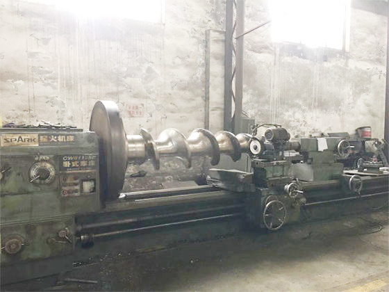 喂料(liào)螺旋軸(zhóu)加工